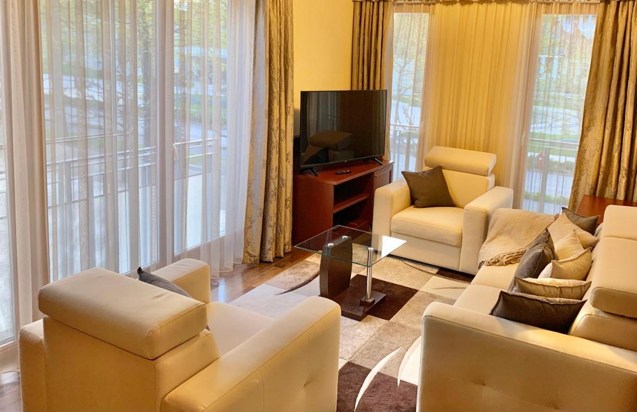A01 Setany-Silverine Apartmanhaz-Orzoett Parkoloval Балатонфюред Экстерьер фото